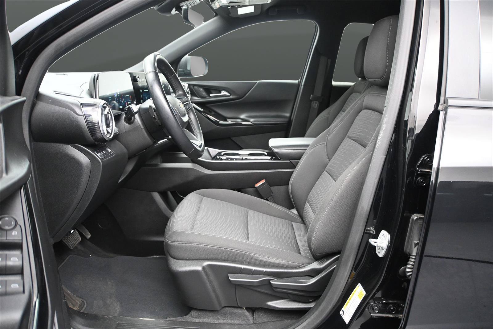 Used 2025 Chevrolet Equinox LT w/ Safety and Technology Package FWD image 7