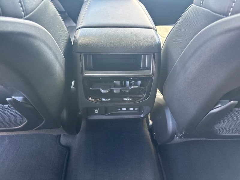 Used 2026 Jeep Grand Cherokee Altitude AWD/4WD image 22