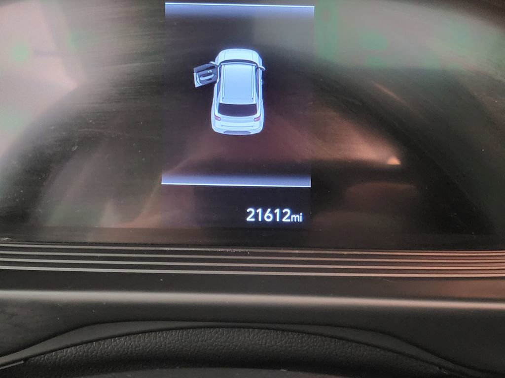 Used 2025 Hyundai Venue SEL image 28