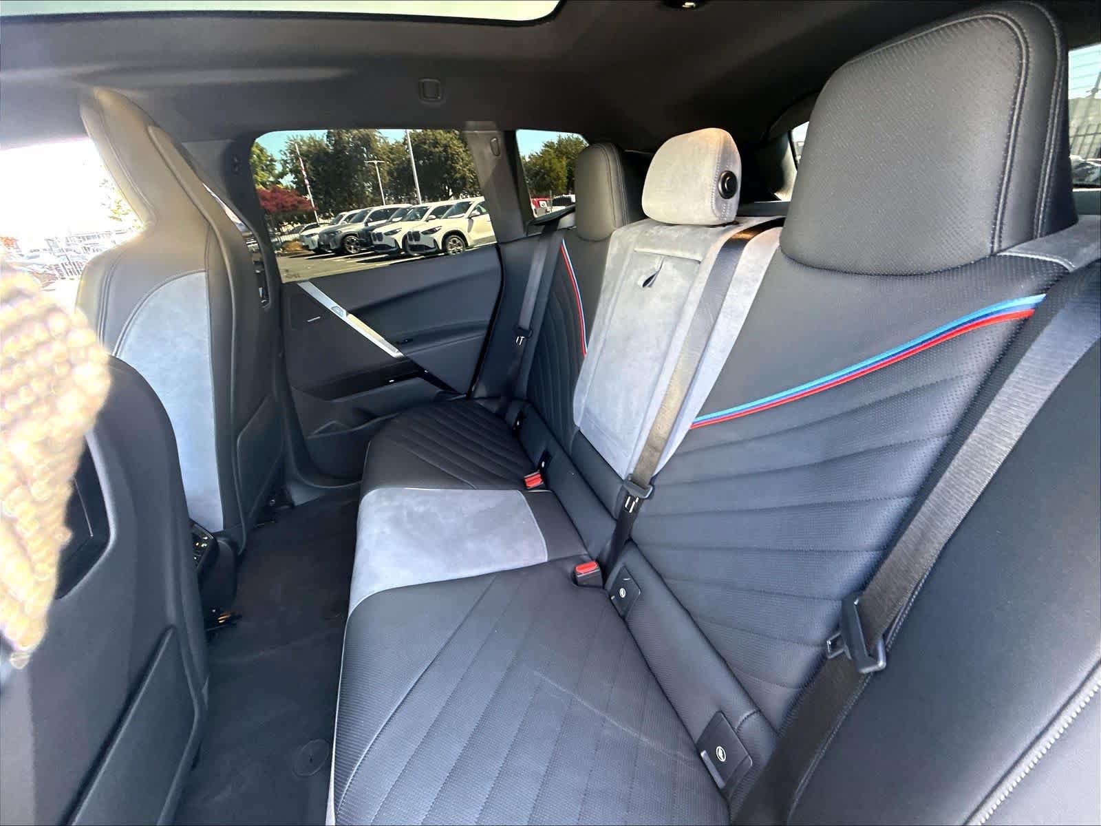 Used 2026 BMW iX xDrive60 w/ M Sport Package AWD/4WD image 25