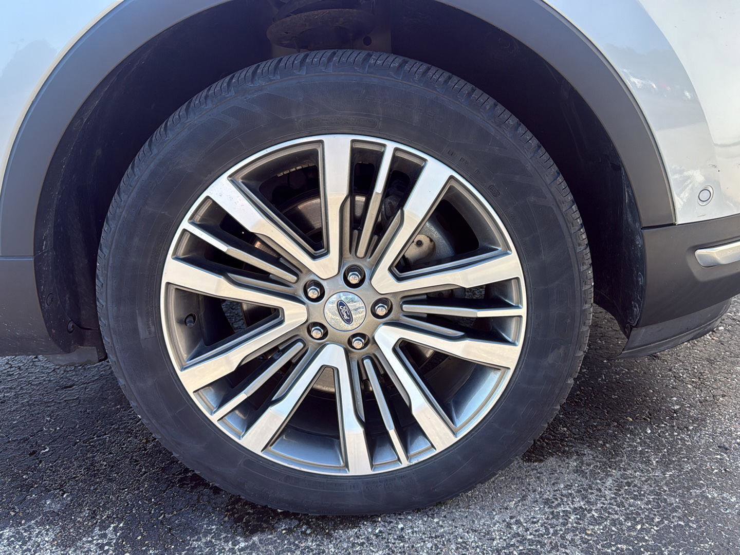 Used 2019 Ford Explorer Platinum AWD/4WD image 10