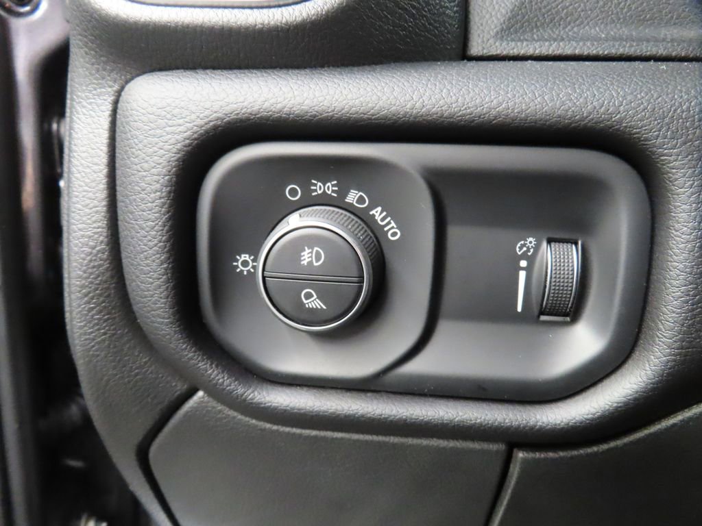 Used 2024 RAM 2500 Big Horn AWD/4WD image 46