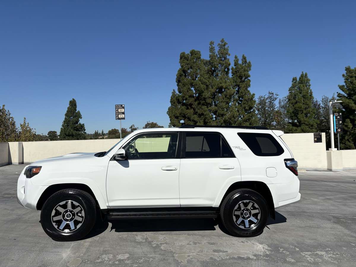 Used 2024 Toyota 4Runner TRD Off-Road Premium image 8