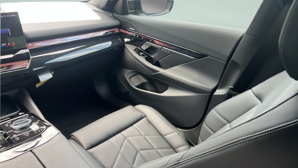 New 2027 BMW 550e xDrive AWD/4WD image 12