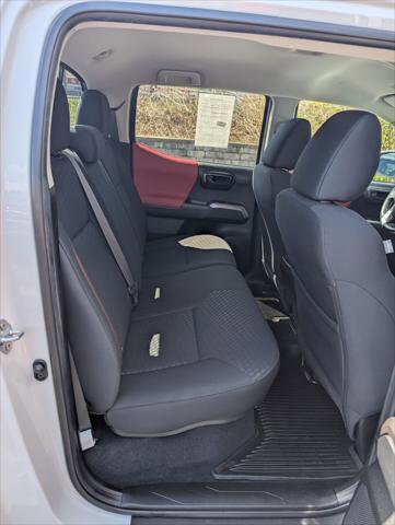 Certified 2023 Toyota Tacoma SR5 AWD/4WD image 17