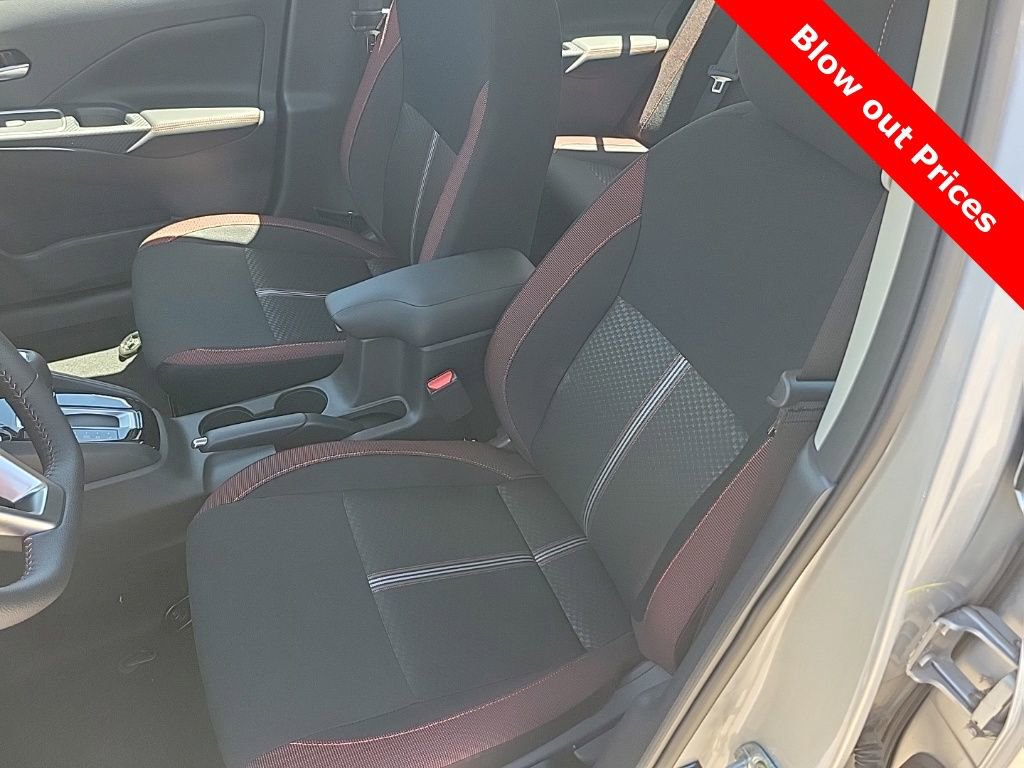 New 2025 Nissan Versa SR w/ Trunk Package image 18