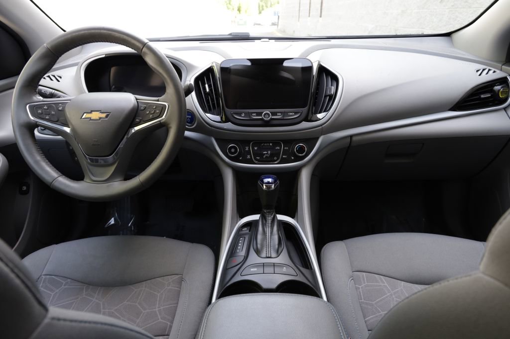 Used 2017 Chevrolet Volt LT w/ Comfort Package FWD image 19