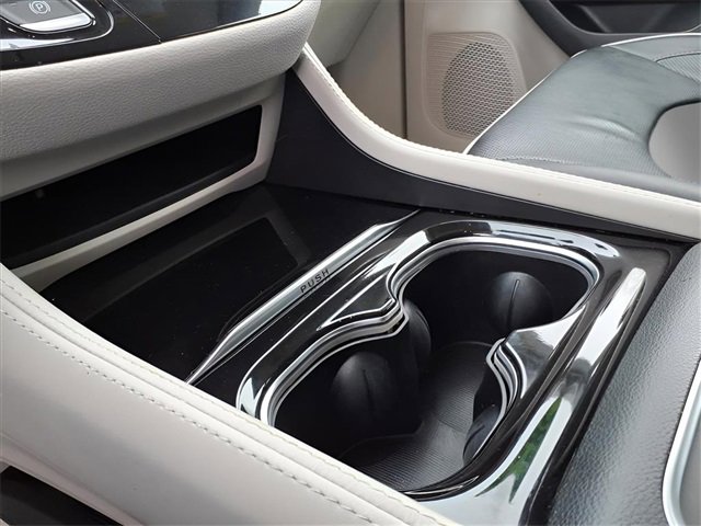 Used 2023 Chrysler Pacifica Limited image 21