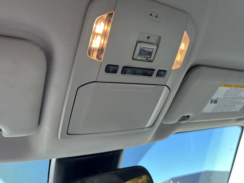 Used 2023 Toyota Highlander L image 18