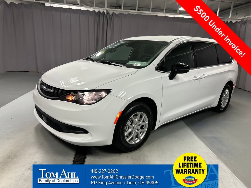 New 2026 Chrysler Voyager LX image 3