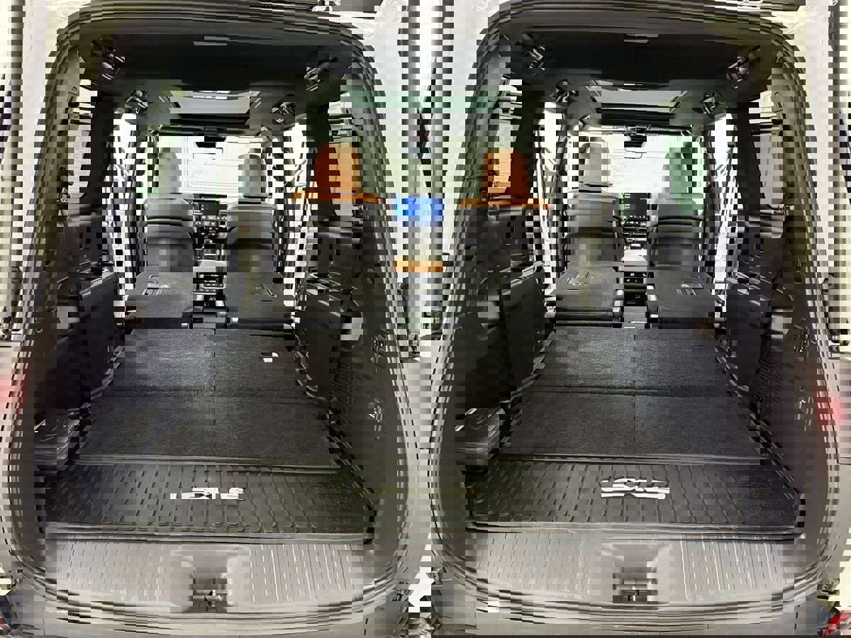 Used 2025 Lexus GX 550 w/ Accessory Package (2T) image 45