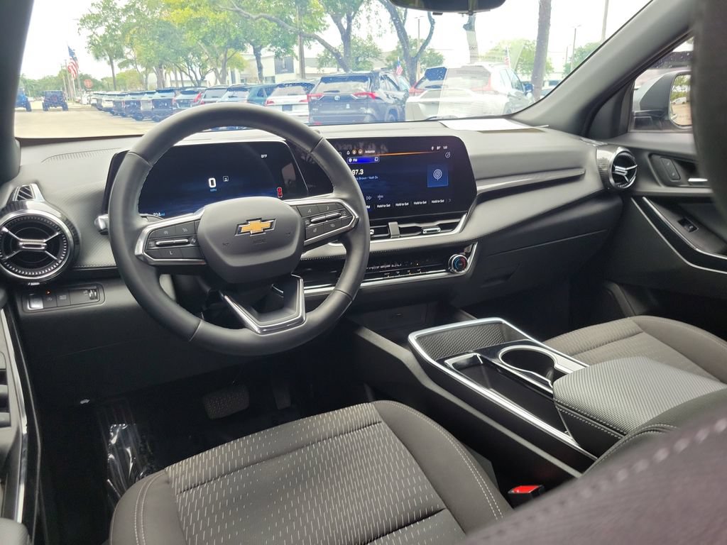 Used 2025 Chevrolet Equinox LT w/ Safety and Technology Package FWD image 10