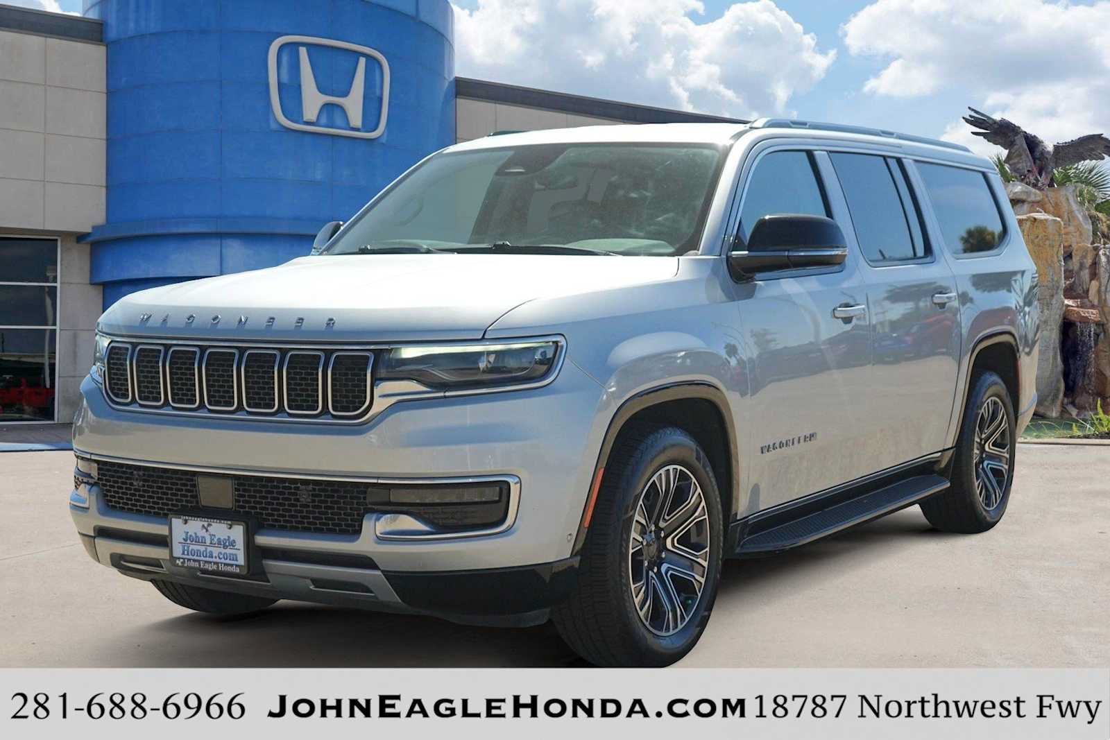 Used 2024 Jeep Wagoneer L Series II w/ Flexible Seating Group AWD/4WD image 1