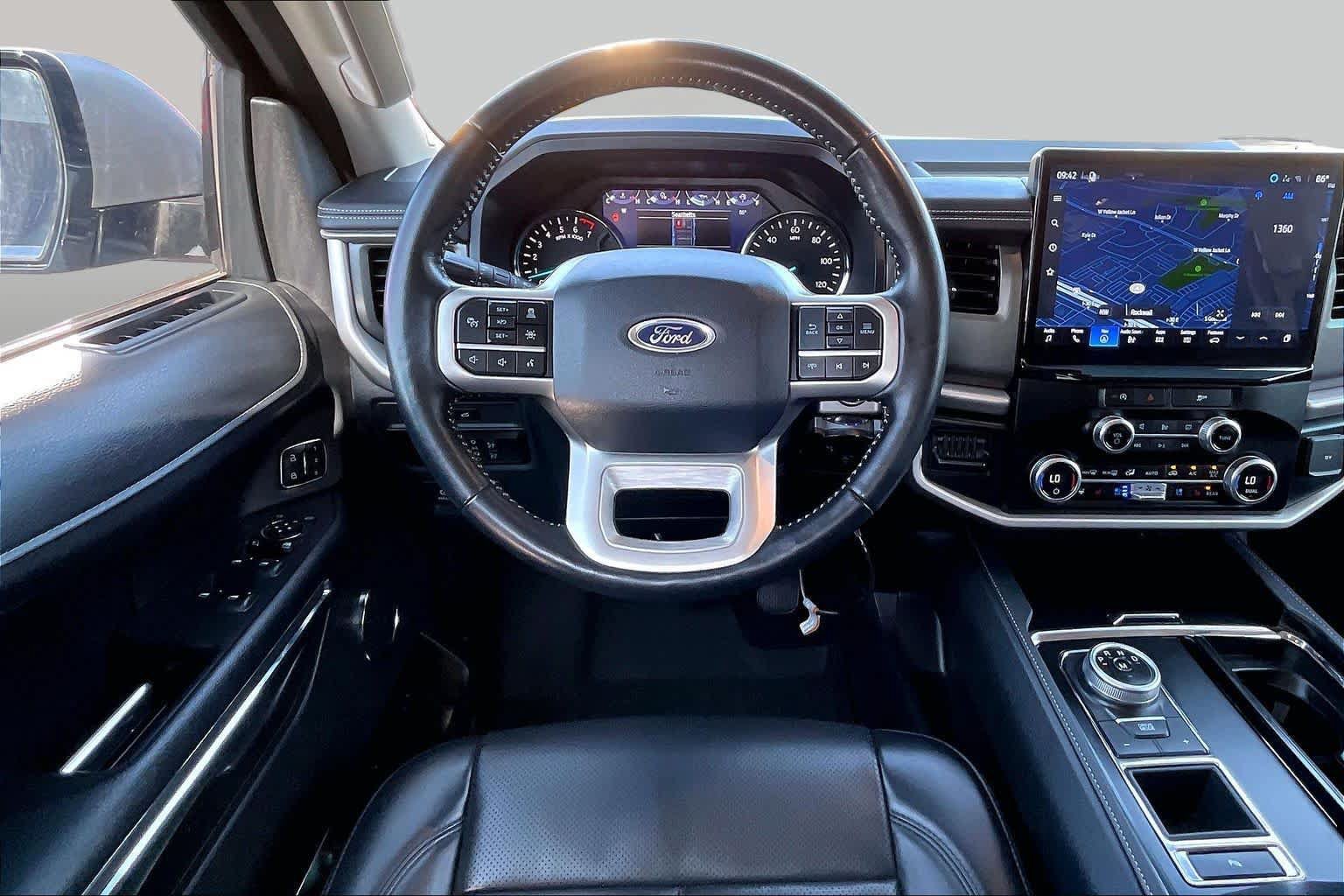 Used 2024 Ford Expedition XLT RWD image 6