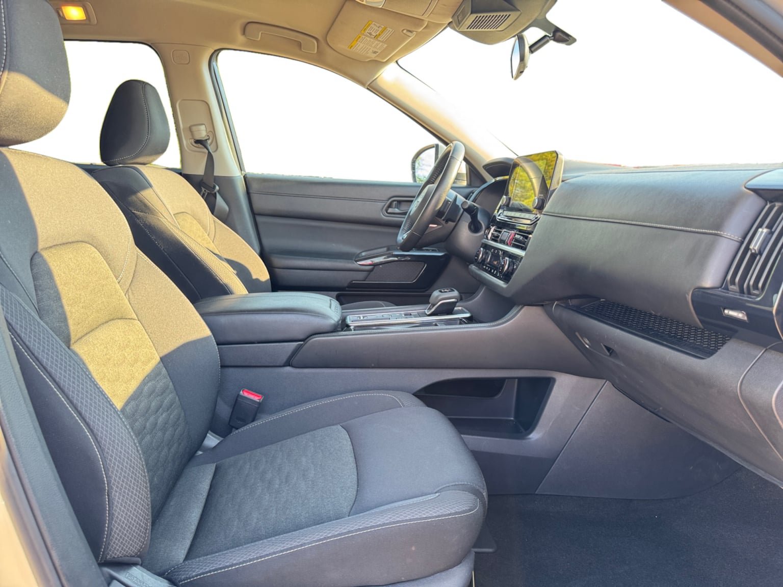 Used 2024 Nissan Pathfinder SV FWD image 17
