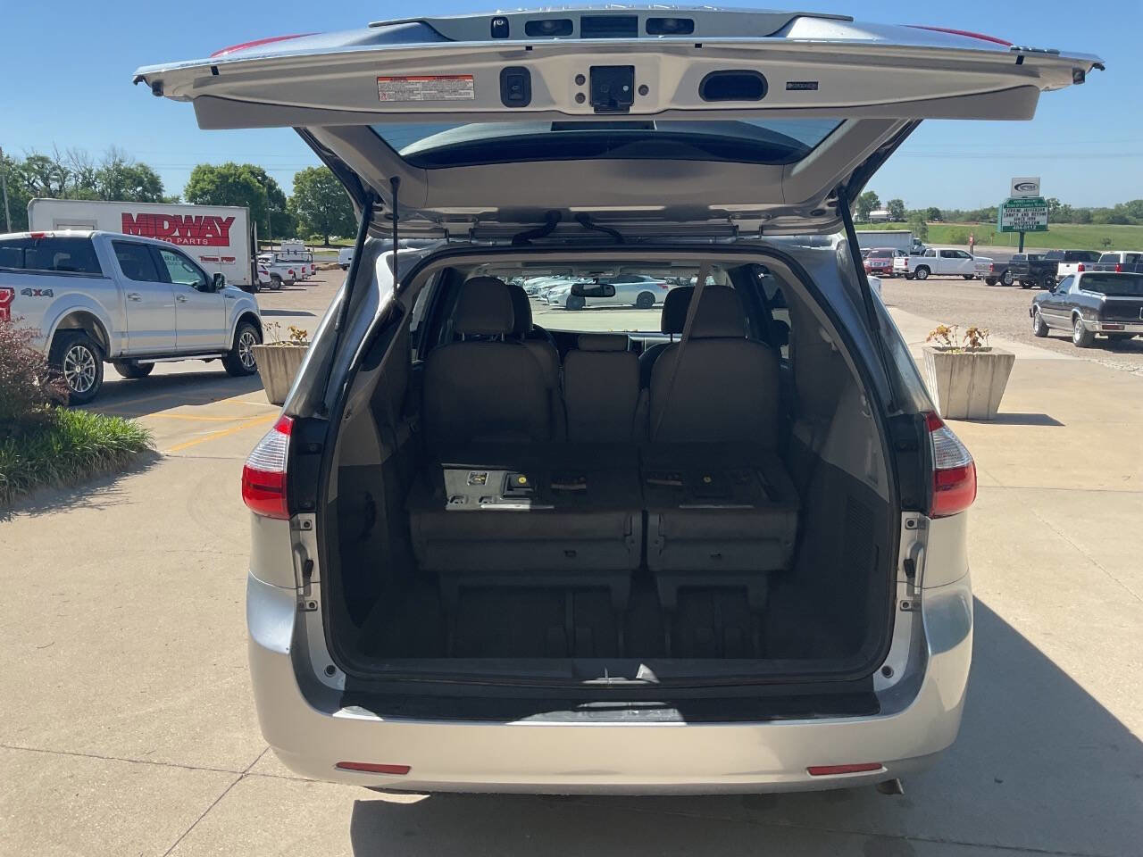 Used 2015 Toyota Sienna XLE FWD image 11