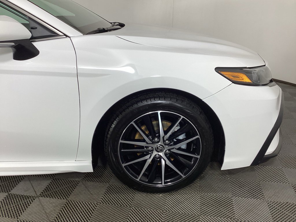 Used 2021 Toyota Camry SE w/ Cold Weather Package image 7