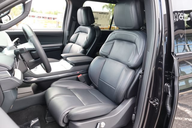 New 2027 Lincoln Navigator Reserve w/ Jet Appearance Package AWD/4WD image 12
