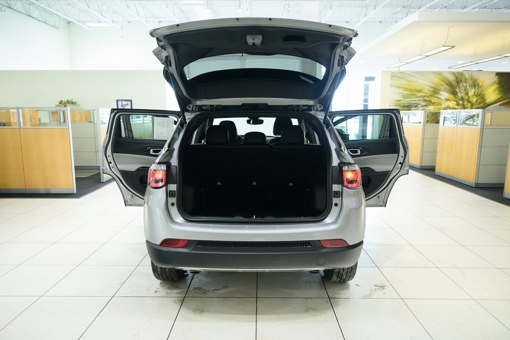 Used 2023 Jeep Compass Limited image 20