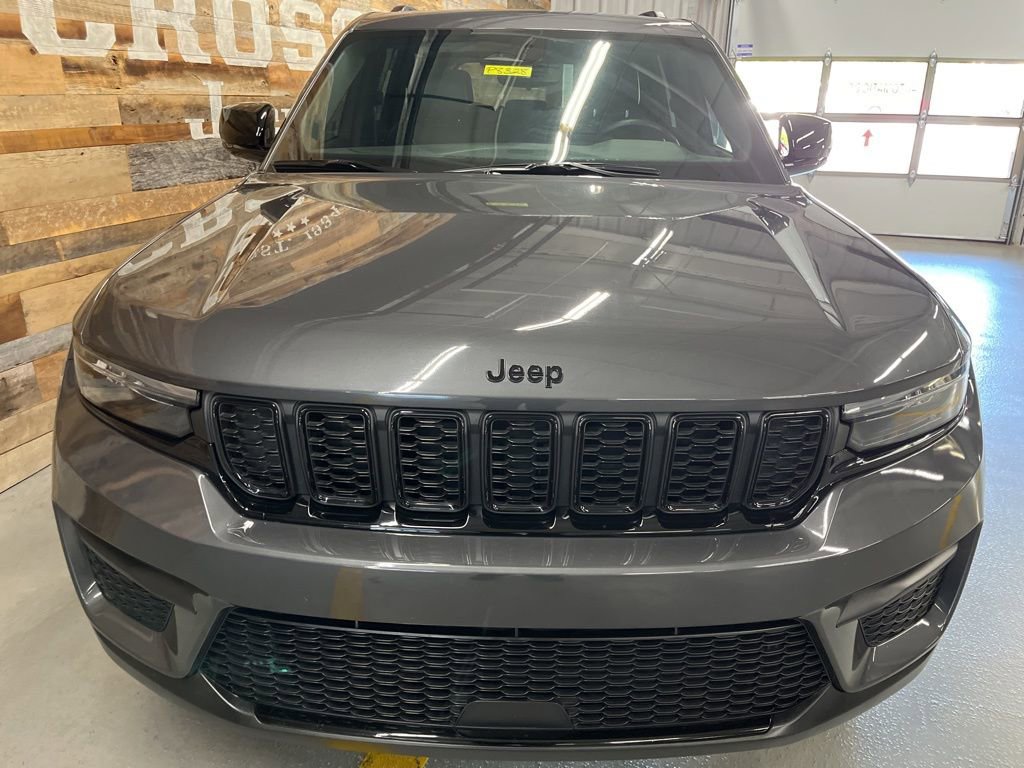 Used 2022 Jeep Grand Cherokee Altitude AWD/4WD image 7