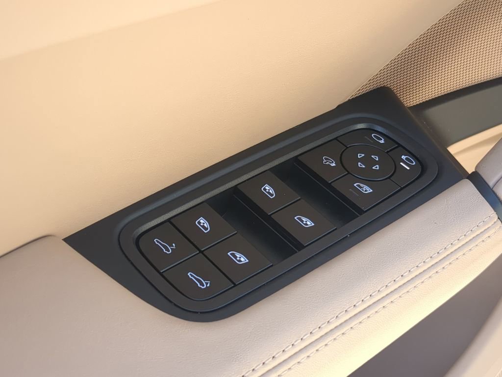 Certified 2025 Porsche Cayenne image 25