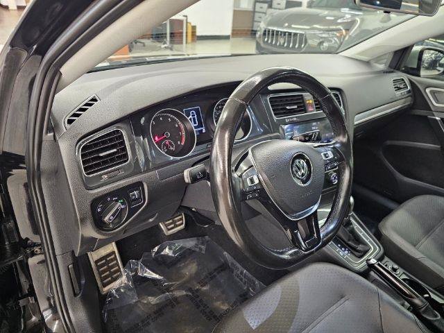 Used 2018 Volkswagen Golf Alltrack S image 7