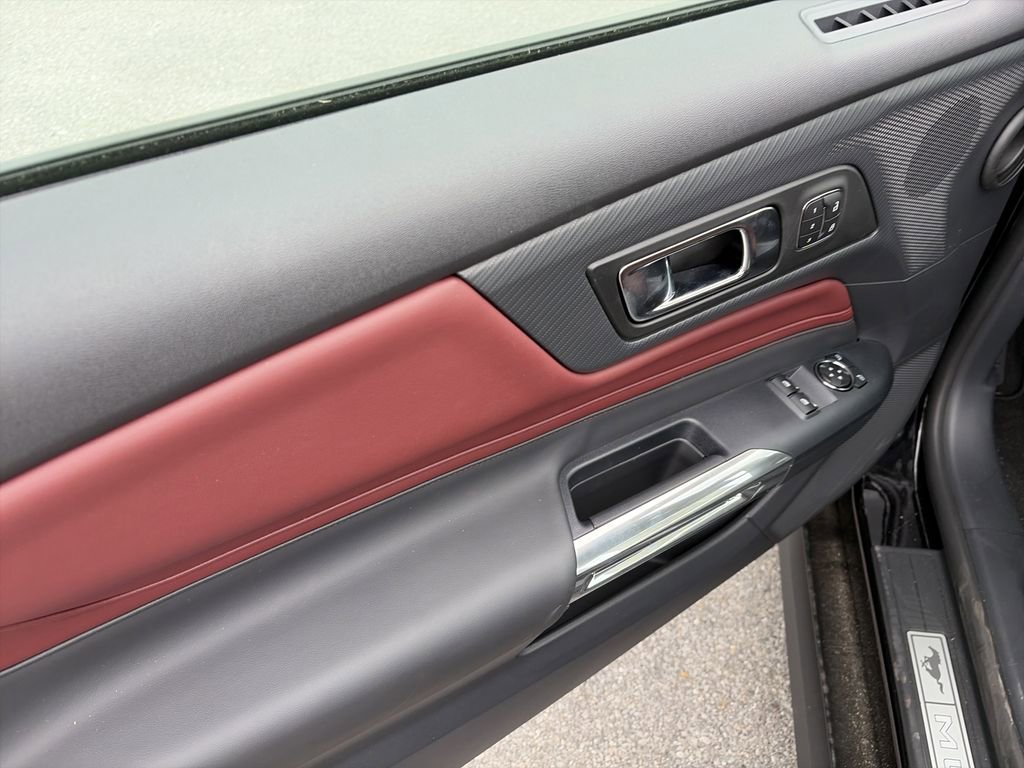 Used 2025 Ford Mustang Premium RWD image 18