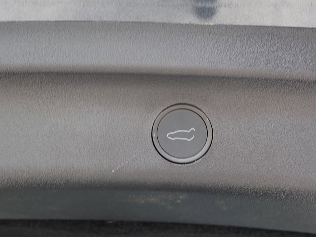 Used 2024 Tesla Model Y Long Range AWD/4WD image 20