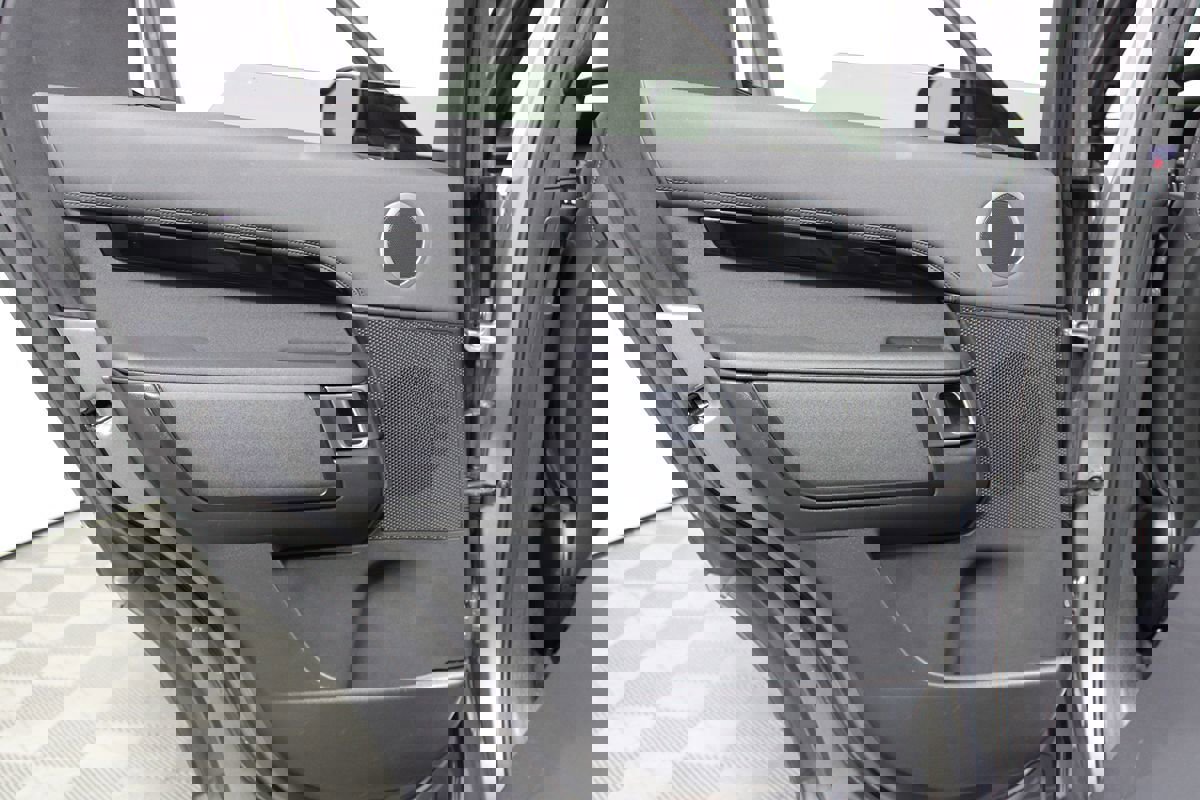 Used 2022 Land Rover Discovery S image 31