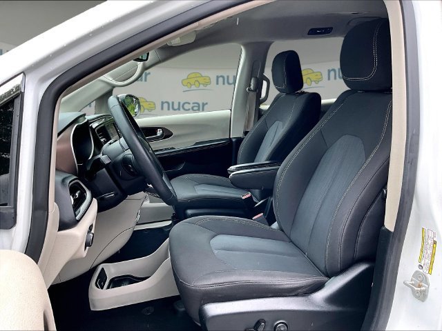 Used 2023 Chrysler Voyager LX FWD image 10