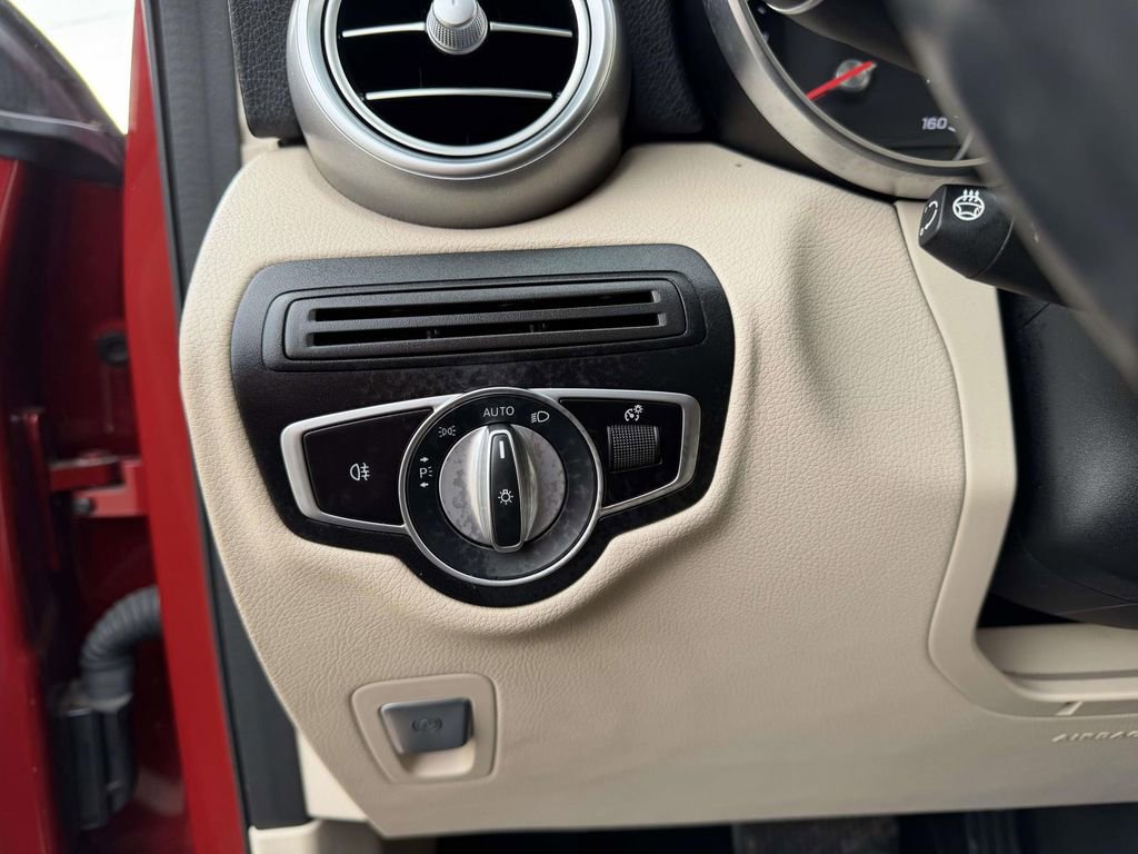 Used 2021 Mercedes-Benz GLC 300 4MATIC image 30