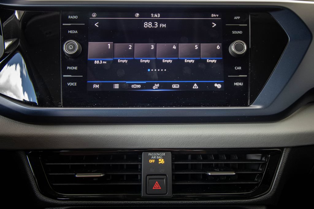 Certified 2023 Volkswagen Taos SE w/ Panoramic Sunroof Package FWD image 40