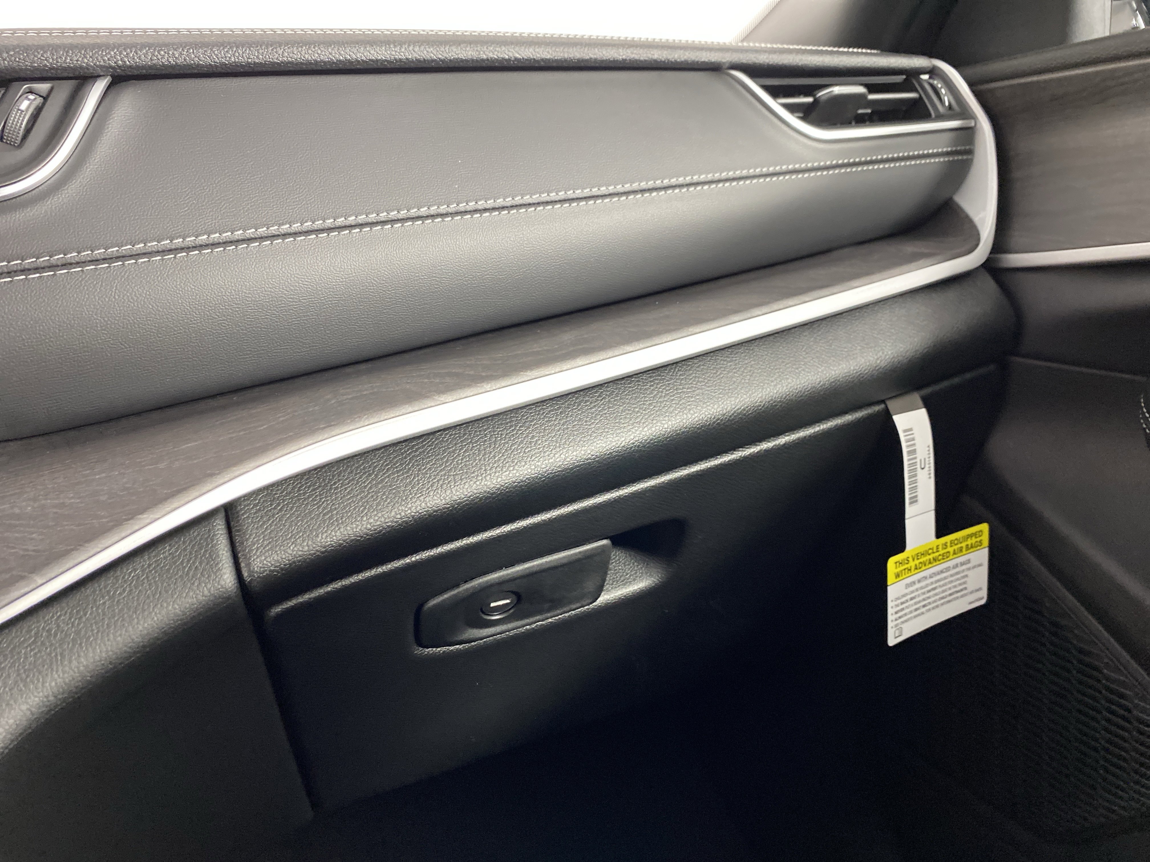 New 2025 Jeep Grand Cherokee L Limited w/ Black Appearance Package image 30