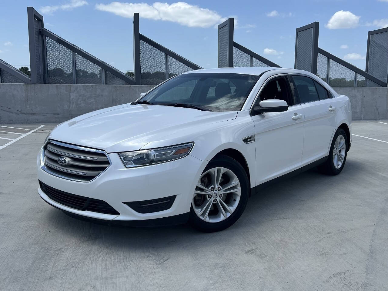Used 2013 Ford Taurus SEL FWD image 2