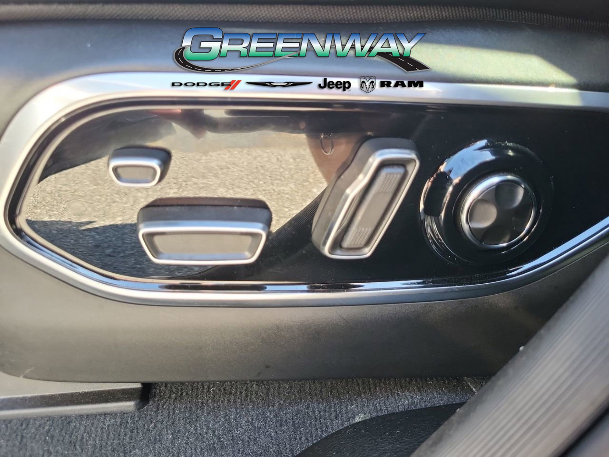 Used 2024 Jeep Grand Cherokee Summit image 19