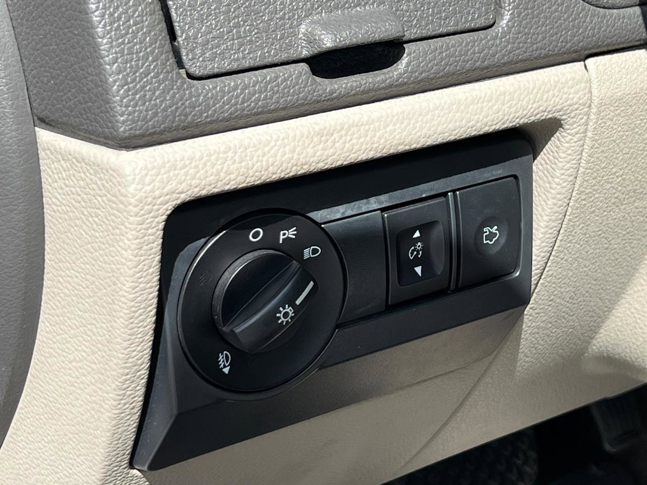 Used 2010 Ford Fusion SE FWD image 17