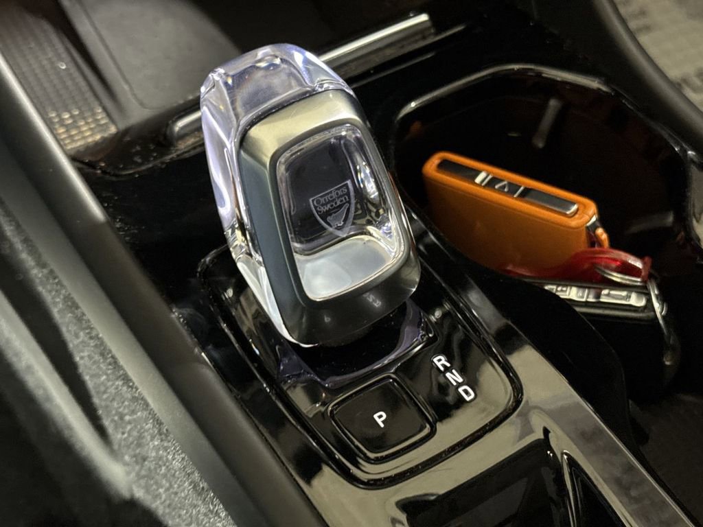 Used 2024 Volvo XC40 B5 Plus image 16