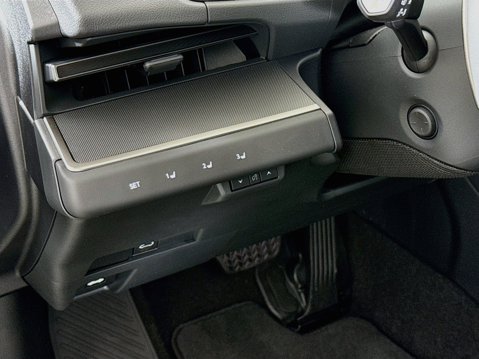 New 2026 Lexus ES 350e w/ Convenience Package FWD image 10