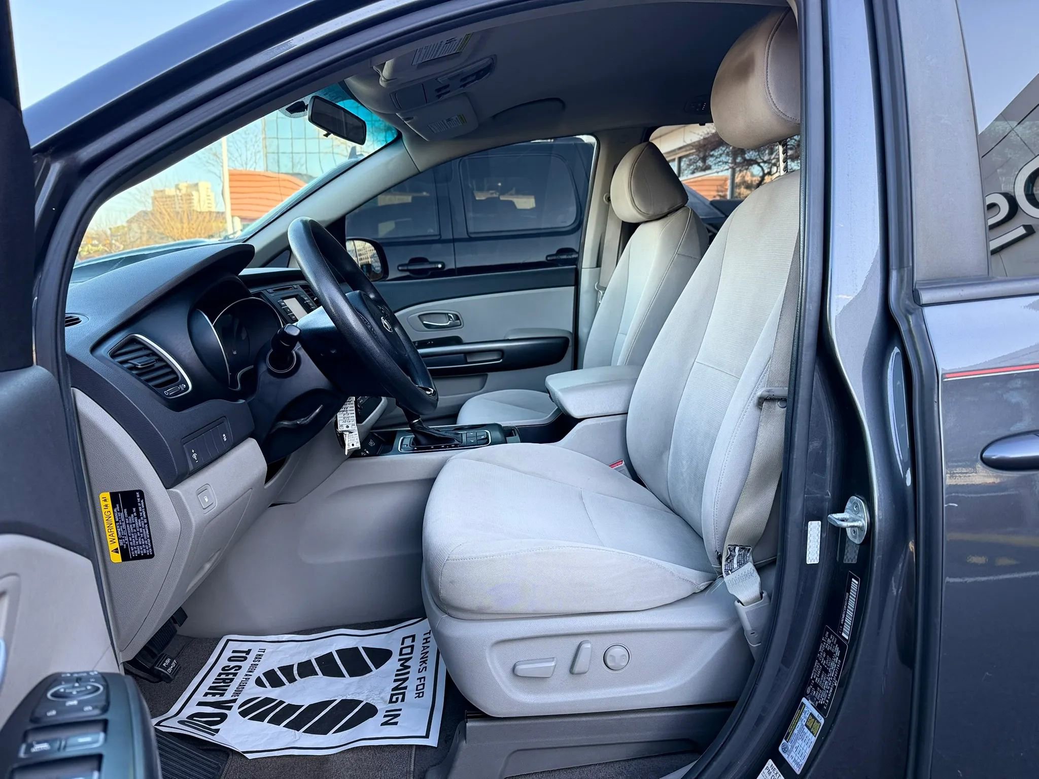 Used 2015 Kia Sedona LX w/ LX Convenience Package image 10