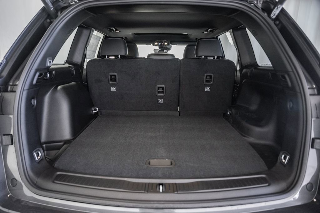 New 2025 Jeep Grand Cherokee Altitude image 9