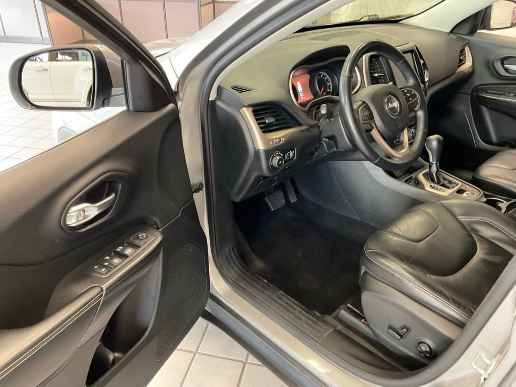 Used 2015 Jeep Cherokee Limited image 9