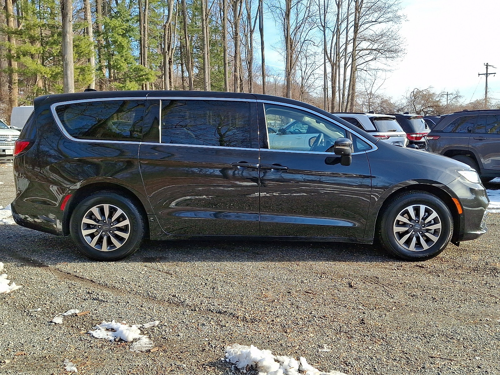 Certified 2023 Chrysler Pacifica Touring-L image 7