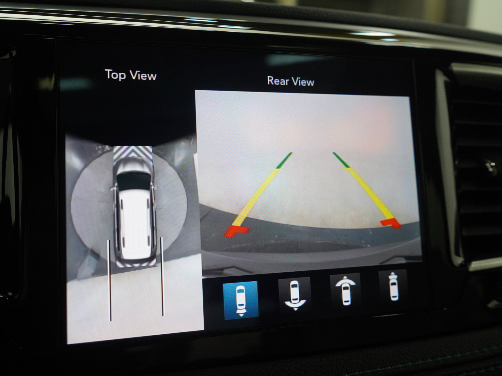 Used 2018 Chrysler Pacifica Limited w/ Advanced Safetytec Group FWD image 31