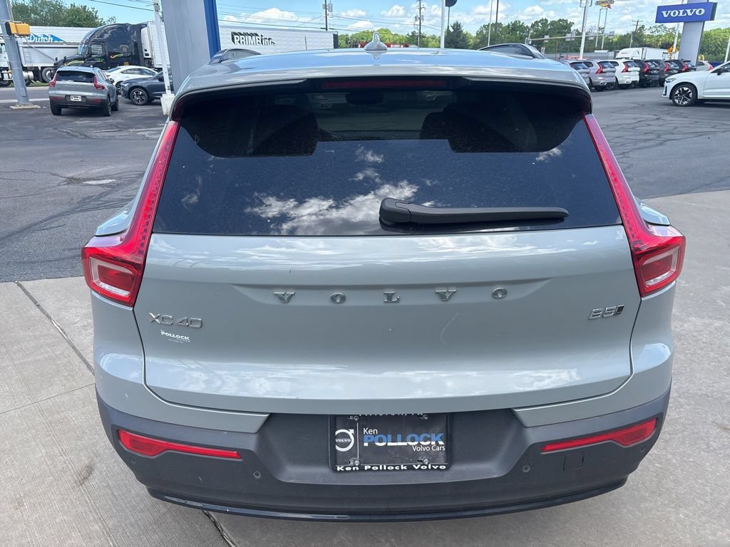 Certified 2024 Volvo XC40 B5 Ultimate w/ Protection Package Premier AWD/4WD image 7