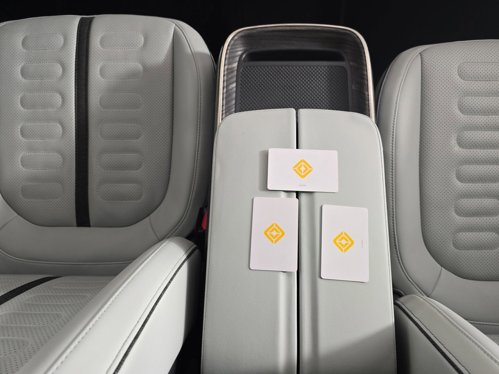 Used 2023 Rivian R1S Launch Edition image 31