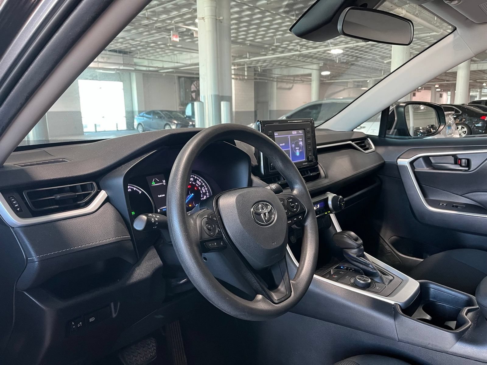 Used 2021 Toyota RAV4 LE AWD/4WD image 17