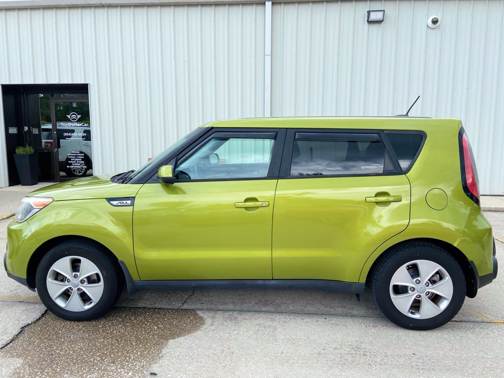 Used 2015 Kia Soul FWD image 2
