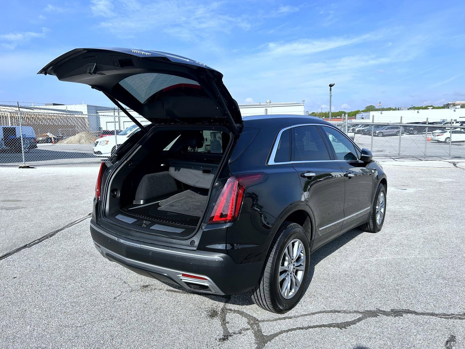 Certified 2023 Cadillac XT5 Premium Luxury w/ LPO, Floor Liner Package AWD/4WD image 22