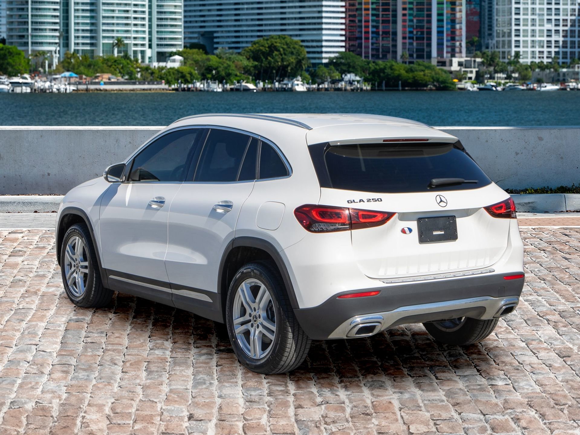 Used 2022 Mercedes-Benz GLA 250 w/ Premium Package Lite image 7