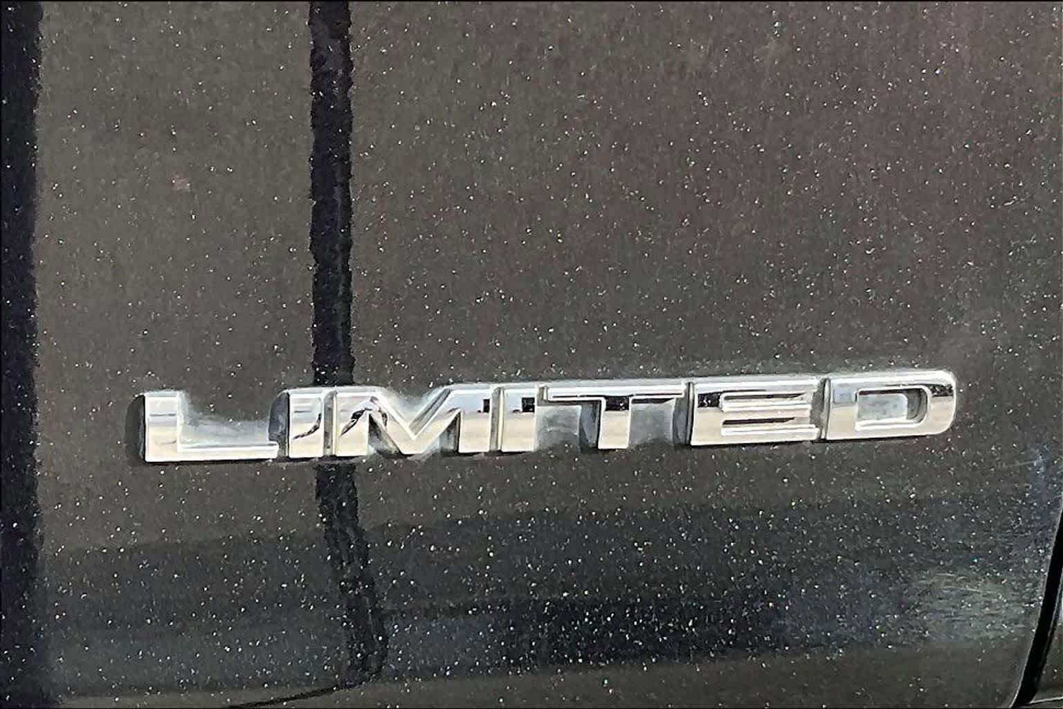 Used 2015 Jeep Cherokee Limited w/ Luxury Group image 7